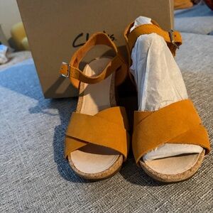 Clarks Flex Sun Amber suede platform wedges, size 8